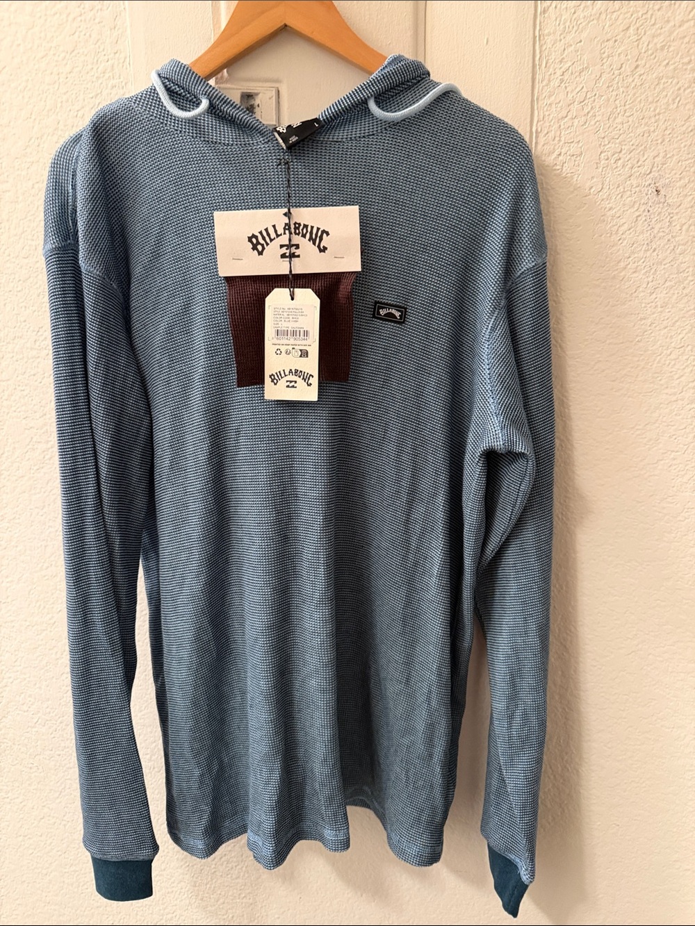 Billabong Men’s Light Blue Hooded Long Sleeve Knit Pullover